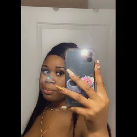 Profile Picture of Aaliyah Roberts (@aaliyahrober350) on Poshmark