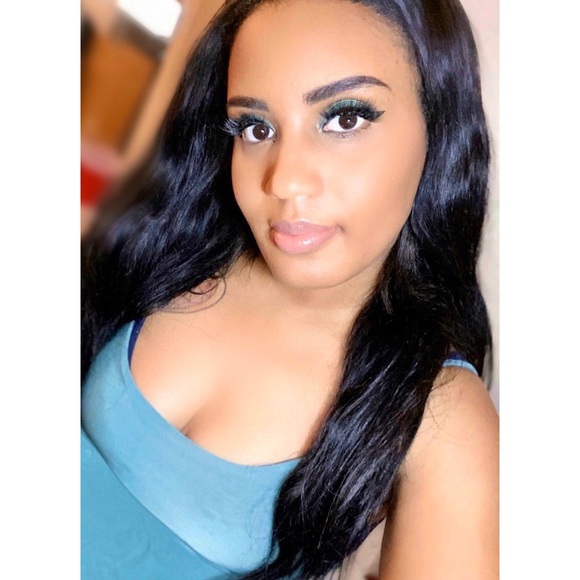 Profile Picture of Jessica Polanski (@jessadvora) on Poshmark