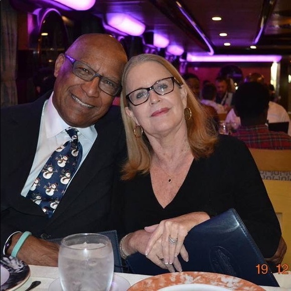 Profile Picture of Rosanne Scott (@rosannescott) on Poshmark