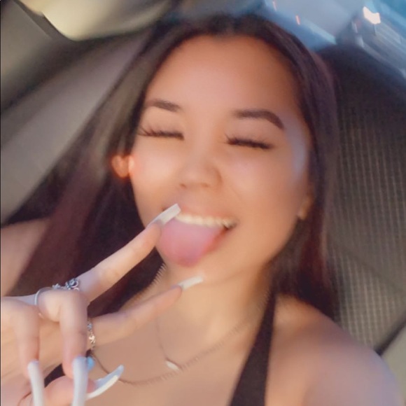 Profile Picture of Tram Hoang (@tramhoang952) on Poshmark