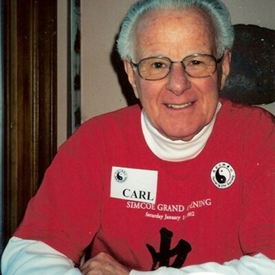 Profile Picture of Carl Devries (@Hillyndale) on Twitter
