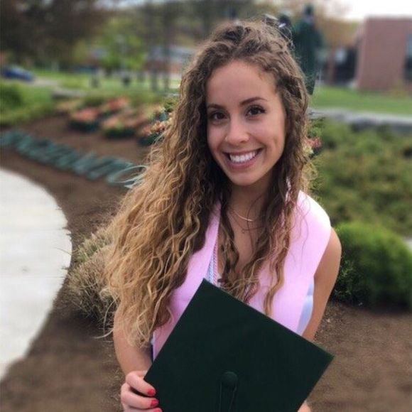 Profile Picture of Sara Zarnoch (@zsara717) on Poshmark