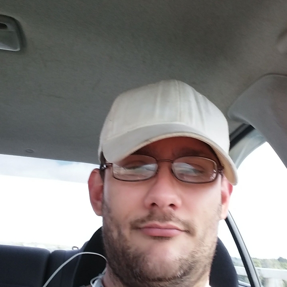 Profile Picture of Daniel Lanning (@djlanning123) on Poshmark