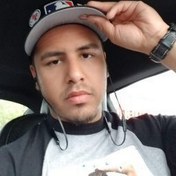 Profile Picture of Ryan Graff (@ryangraff) on Poshmark