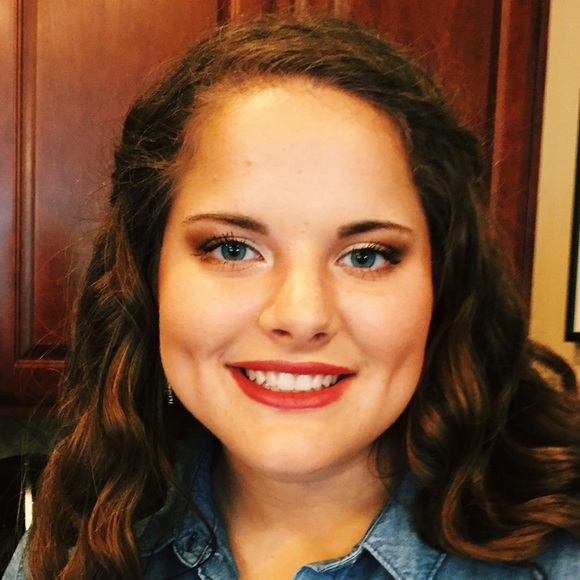 Profile Picture of Skye Jacobson (@sbird167) on Poshmark