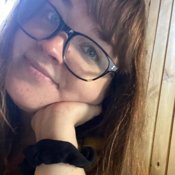 Profile Picture of Jilliann Larson (@jilliannlarson) on Poshmark