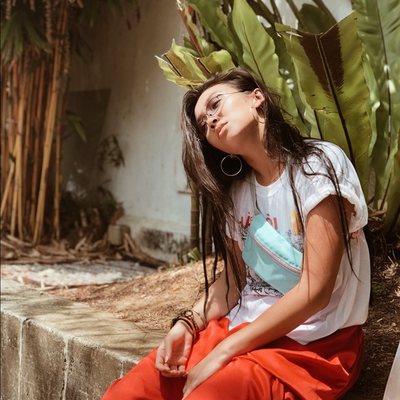 Profile Picture of Claudia Wong (@claudiahwong) on Poshmark