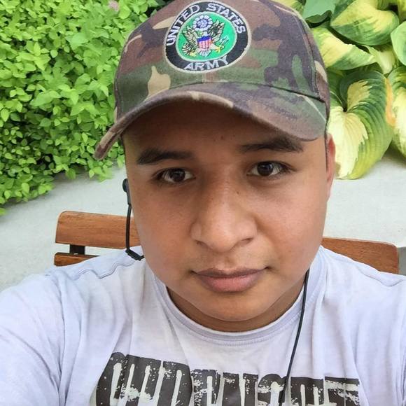 Profile Picture of Alex Sanz (@alexsanz907) on Poshmark