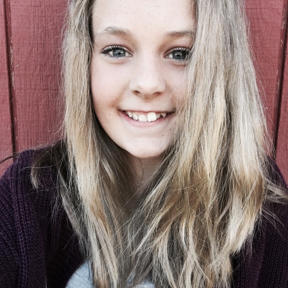 Profile Picture of Emma Isakov (@emmabear124) on Poshmark