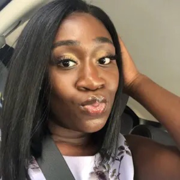 Profile Picture of Foluso Alonge (@folu_aa) on Poshmark
