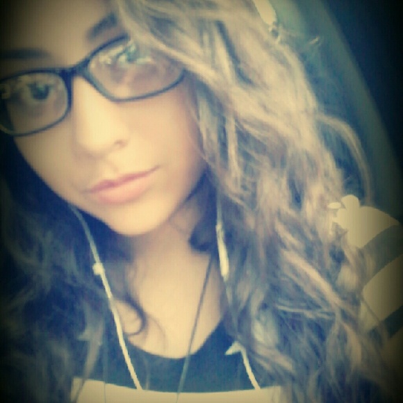 Profile Picture of Serena Ramirez (@love7546) on Poshmark