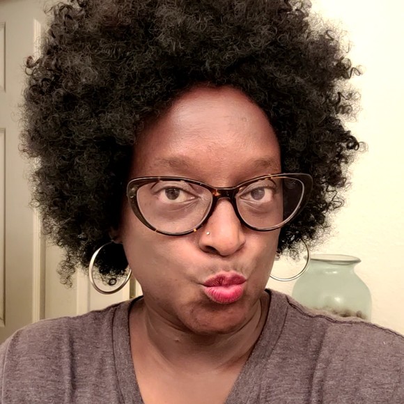Profile Picture of Vernassa Fields (@shoppergyrl) on Poshmark
