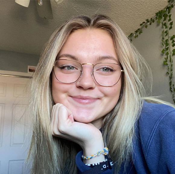 Profile Picture of Adrianna Collins (@adriannacollind) on Poshmark