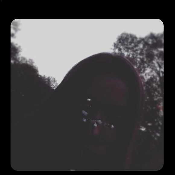 Profile Picture of Azalea Rodriguez (@azalear1) on Poshmark