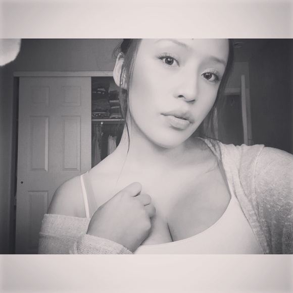 Profile Picture of Tara Shebala (@tarabuggy) on Poshmark