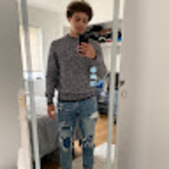 Profile Picture of Devin Rivera (@bhlue772) on Poshmark