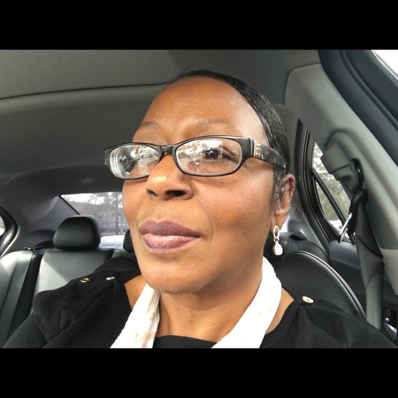 Profile Picture of Marilyn Harshaw (@marilynharshaw) on Poshmark