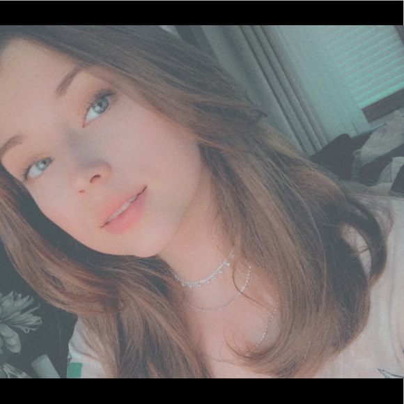 Profile Picture of Wiktoria Tarnacki (@wikiaxm) on Poshmark