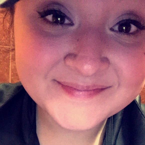 Profile Picture of Deborah Gonzalez (@debruhj) on Poshmark