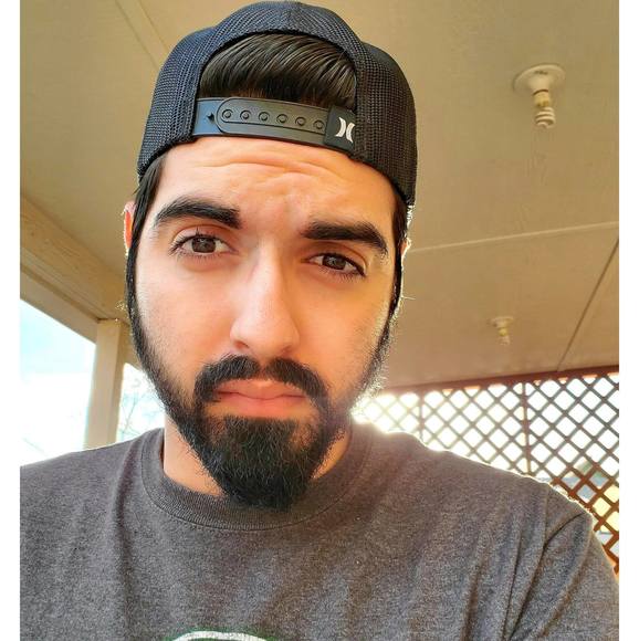 Profile Picture of Aaron Venzor chavira (@aaronsvenzor) on Poshmark