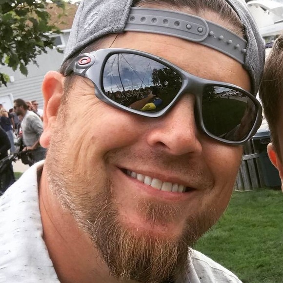 Profile Picture of Ross Kohlbeck (@rkohlbeck) on Poshmark