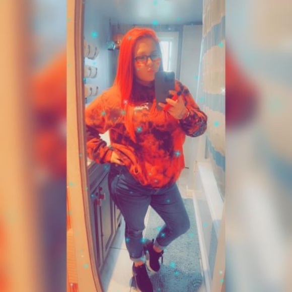Profile Picture of Courtney Vanderpool (@courtneyvanderp) on Poshmark