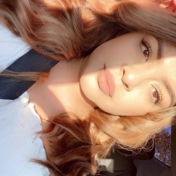 Profile Picture of Vianey Morales (@vianey_morales) on Poshmark