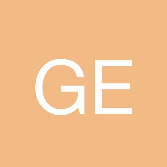 Profile Picture of Giovanna Ermert (@giovannadi) on Poshmark