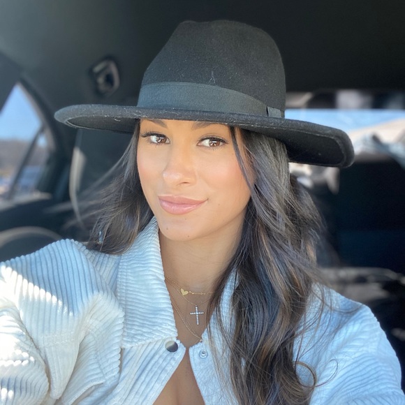 Profile Picture of Brianna Bishop (@bribishop23) on Poshmark