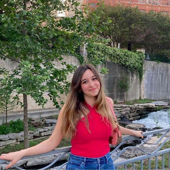 Profile Picture of Audrey Link (@audreymlink) on Poshmark