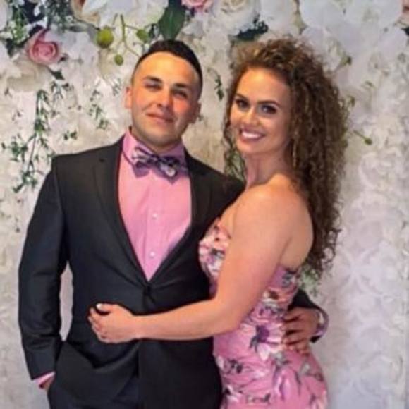 Profile Picture of Danielle Nicolle (@daniellesigwart) on Poshmark