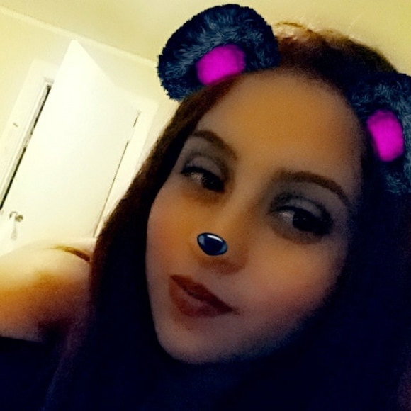 Profile Picture of Claudia Capilla (@lezzeth1991) on Poshmark