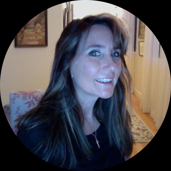 Profile Picture of Lorene Frank (@lorenef) on Poshmark