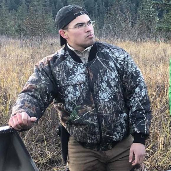 Profile Picture of Kyle Schramm (@kyleschramm) on Poshmark