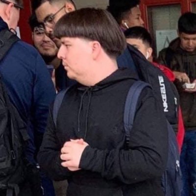 Profile Picture of John (@darian837295551) on Twitter