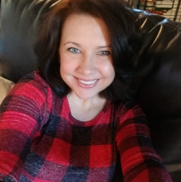 Profile Picture of Ami Potts (@guinea78) on Poshmark