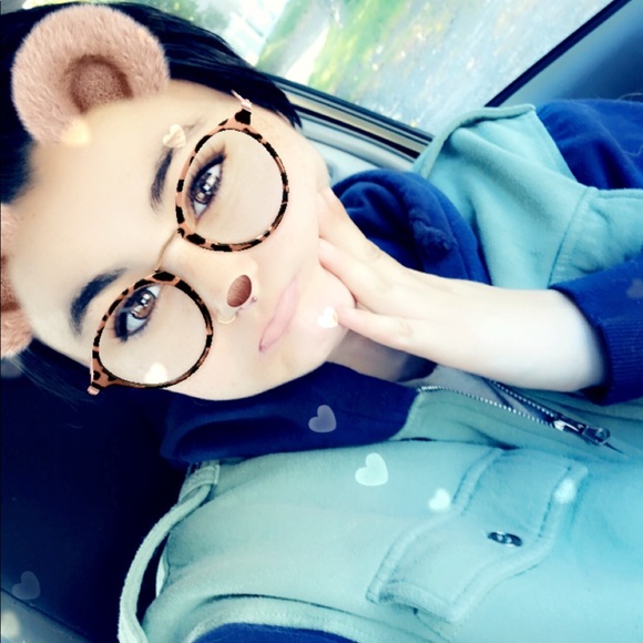 Profile Picture of Cheyenne Knettel (@potatopowerpuff) on Poshmark