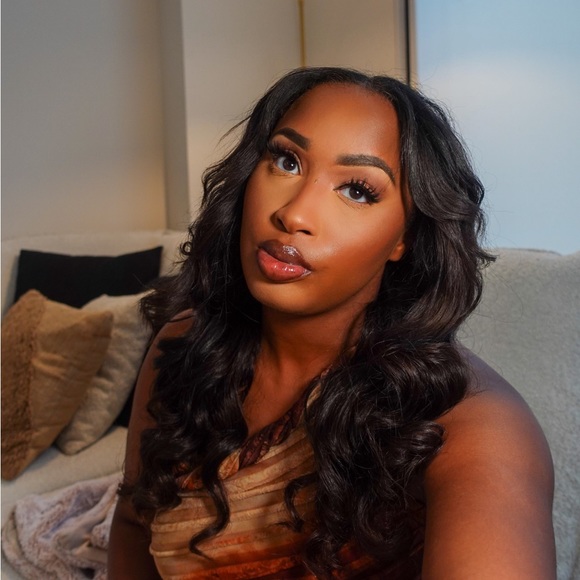 Profile Picture of Jessica Lamothe (@jessinsight) on Poshmark