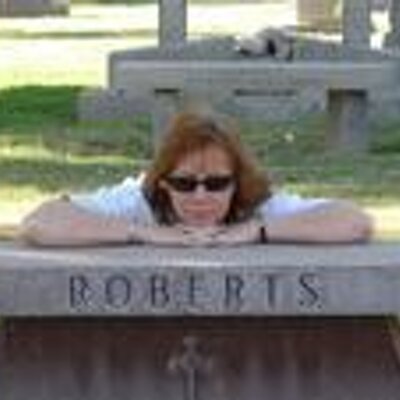 Profile Picture of Dee Roberts (@Ghostgirlaz) on Twitter