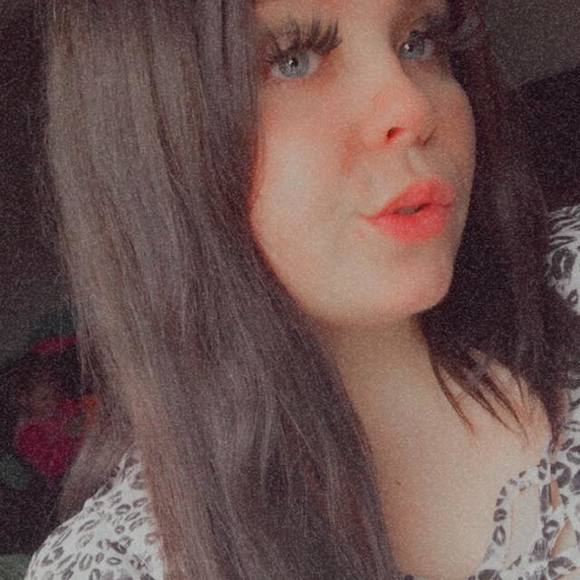 Profile Picture of Nikki Albot (@wardnakitia) on Poshmark