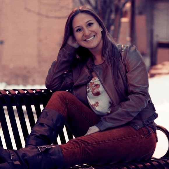 Profile Picture of Steevie Frankl (@steevielyn) on Poshmark