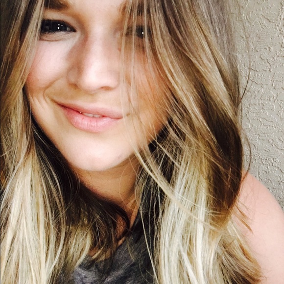 Profile Picture of Makenzie Honc (@makenziehonc) on Poshmark