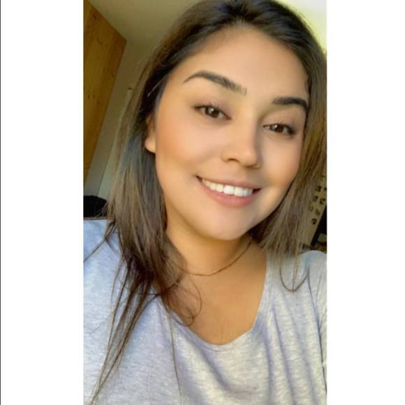 Profile Picture of Lizzy Faniadis (@lizard_24) on Poshmark