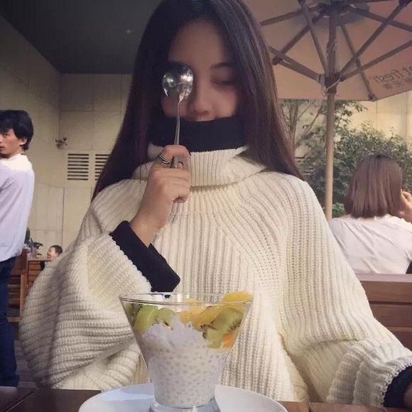 Profile Picture of Siyu Chen (@carolyn0227) on Poshmark