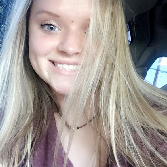 Profile Picture of Jessica Motes (@jessicamotes11) on Poshmark