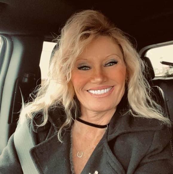 Profile Picture of Lori Carroll (@llori123) on Poshmark