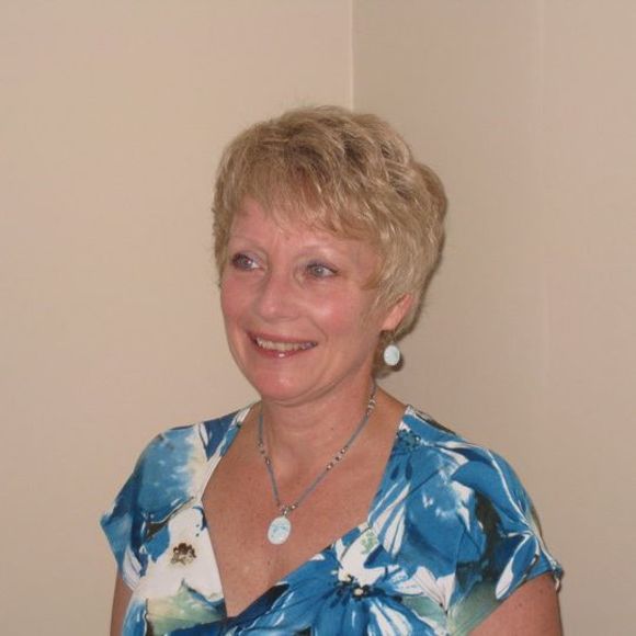 Profile Picture of Linda Nemes (@lynblue) on Poshmark