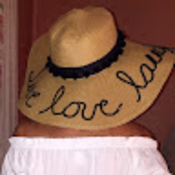 Profile Picture of Maureen Bauchman (@aombasse) on Poshmark