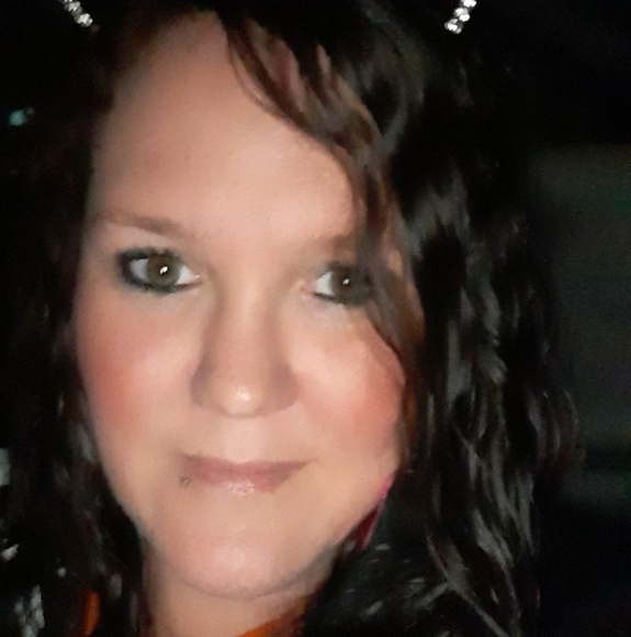 Profile Picture of Doug and janelle Dearing (@janelled9311) on Poshmark