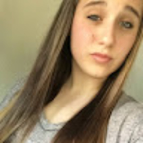 Profile Picture of Tara Key (@tarakey817) on Poshmark